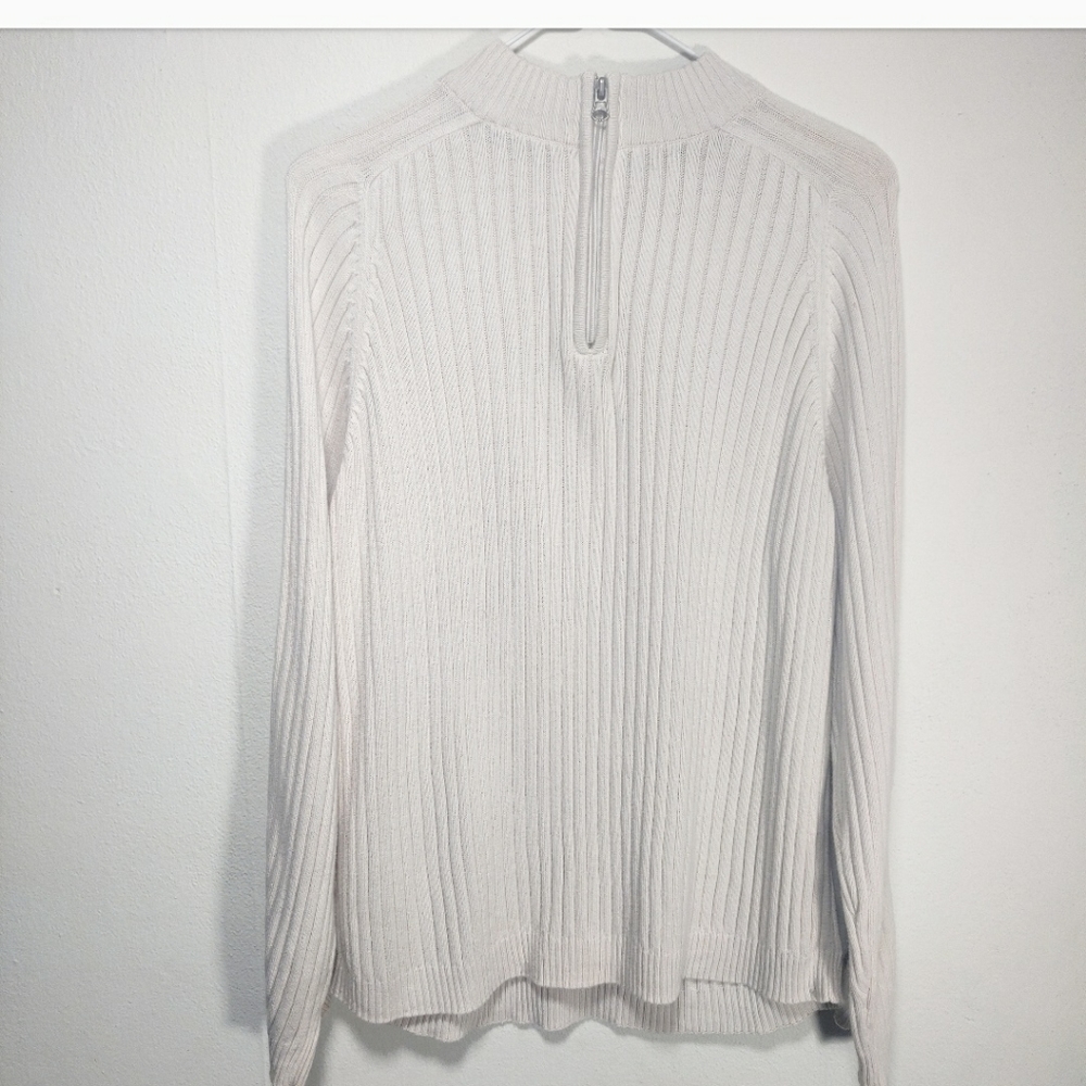 Sweater - Picture 4 of 4